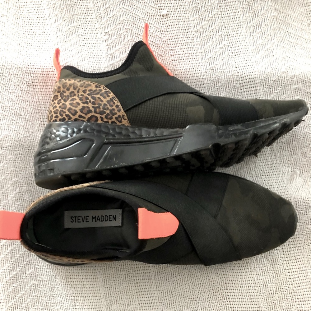 Steve Madden size 8 Camo/Black